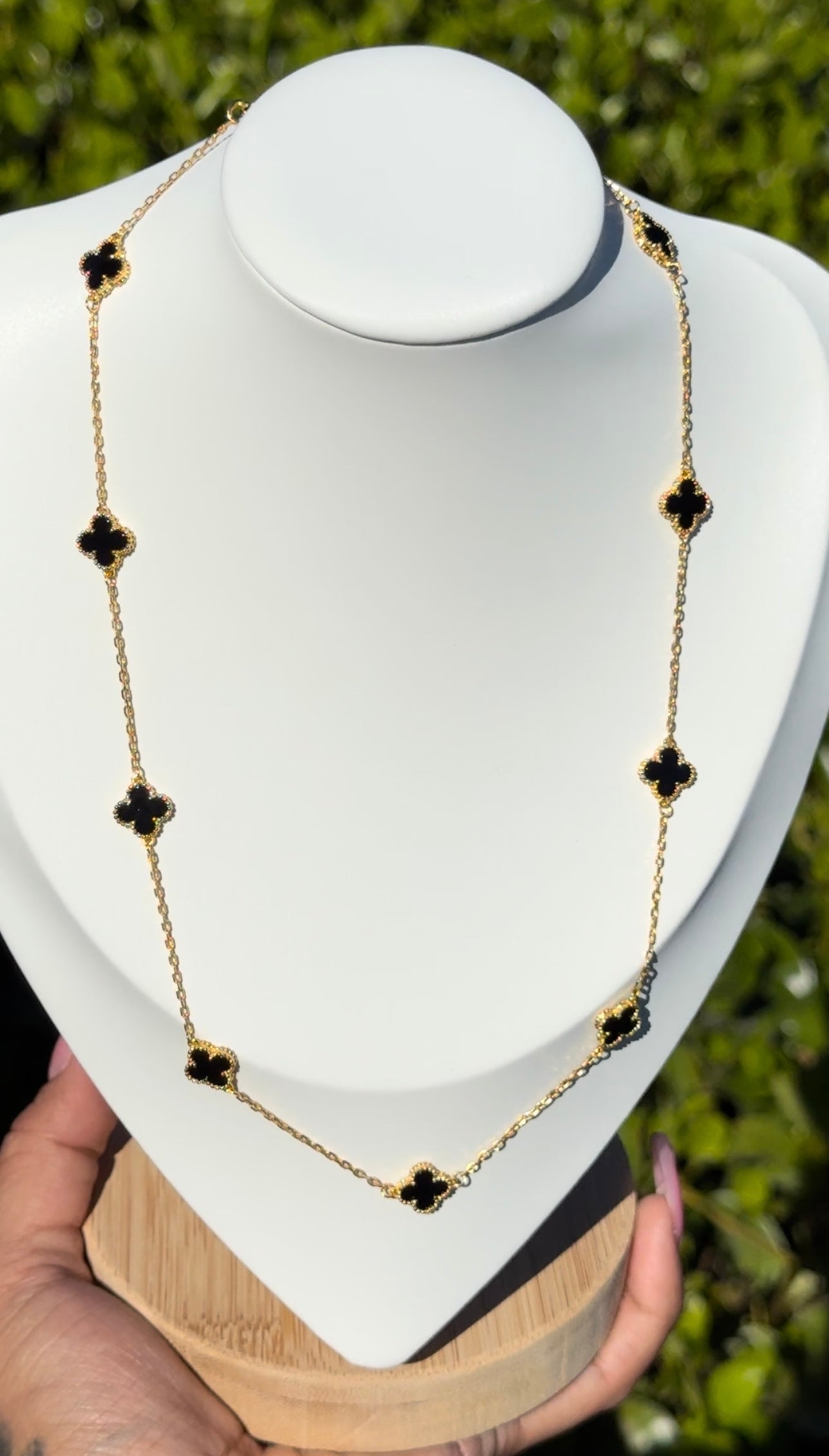 10 Flowers Clover Necklace - Black
