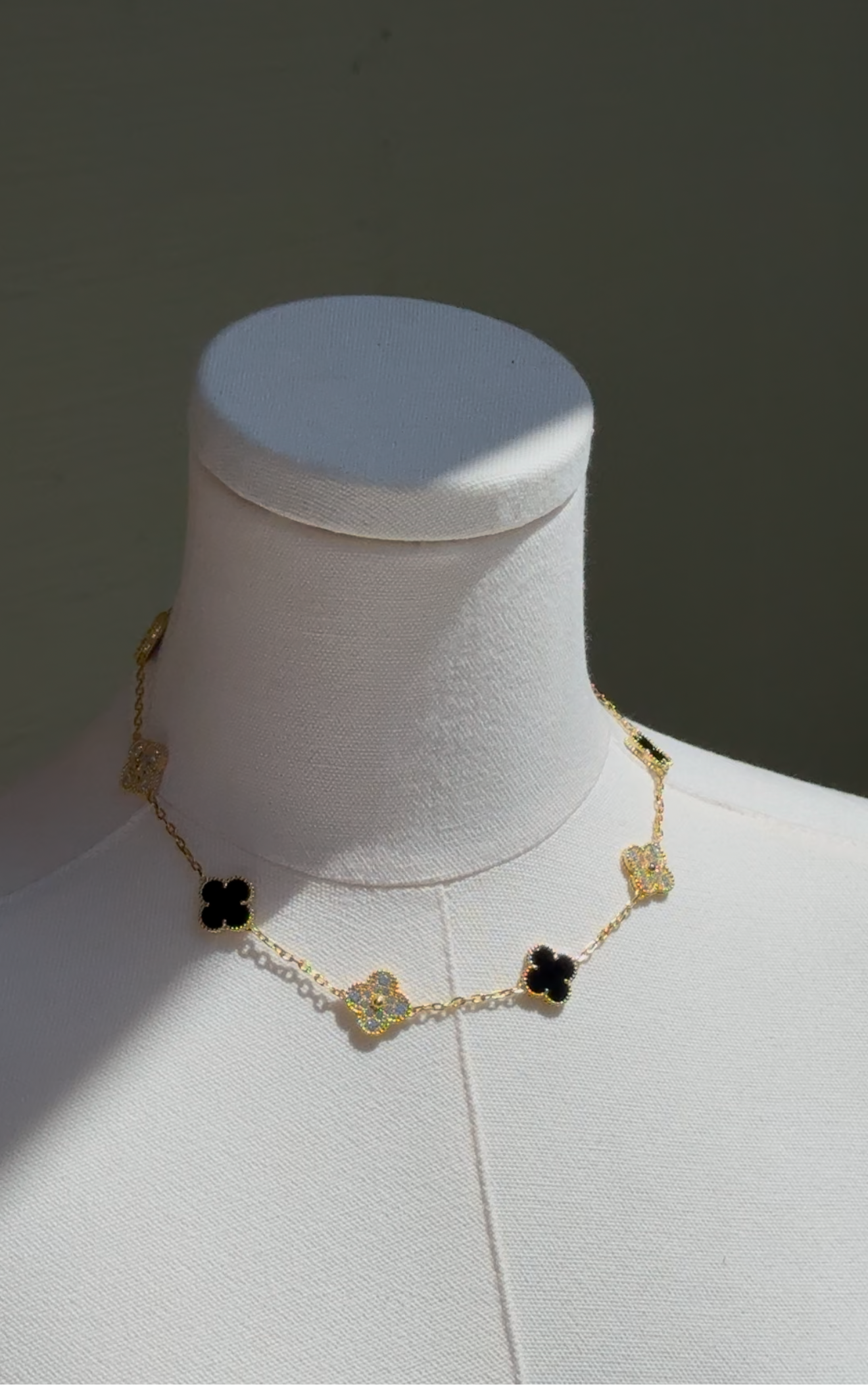 Thick clover necklace