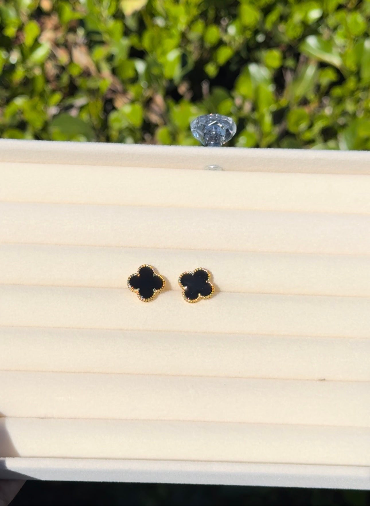 Clover Gold Earrings - Black / 15 mm