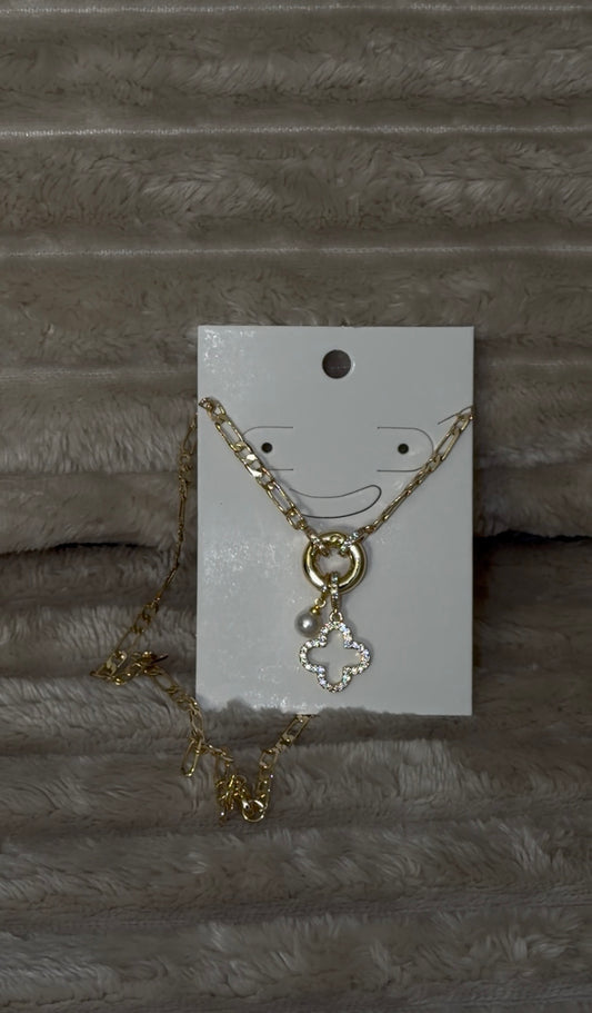 Shiny Clover Necklace