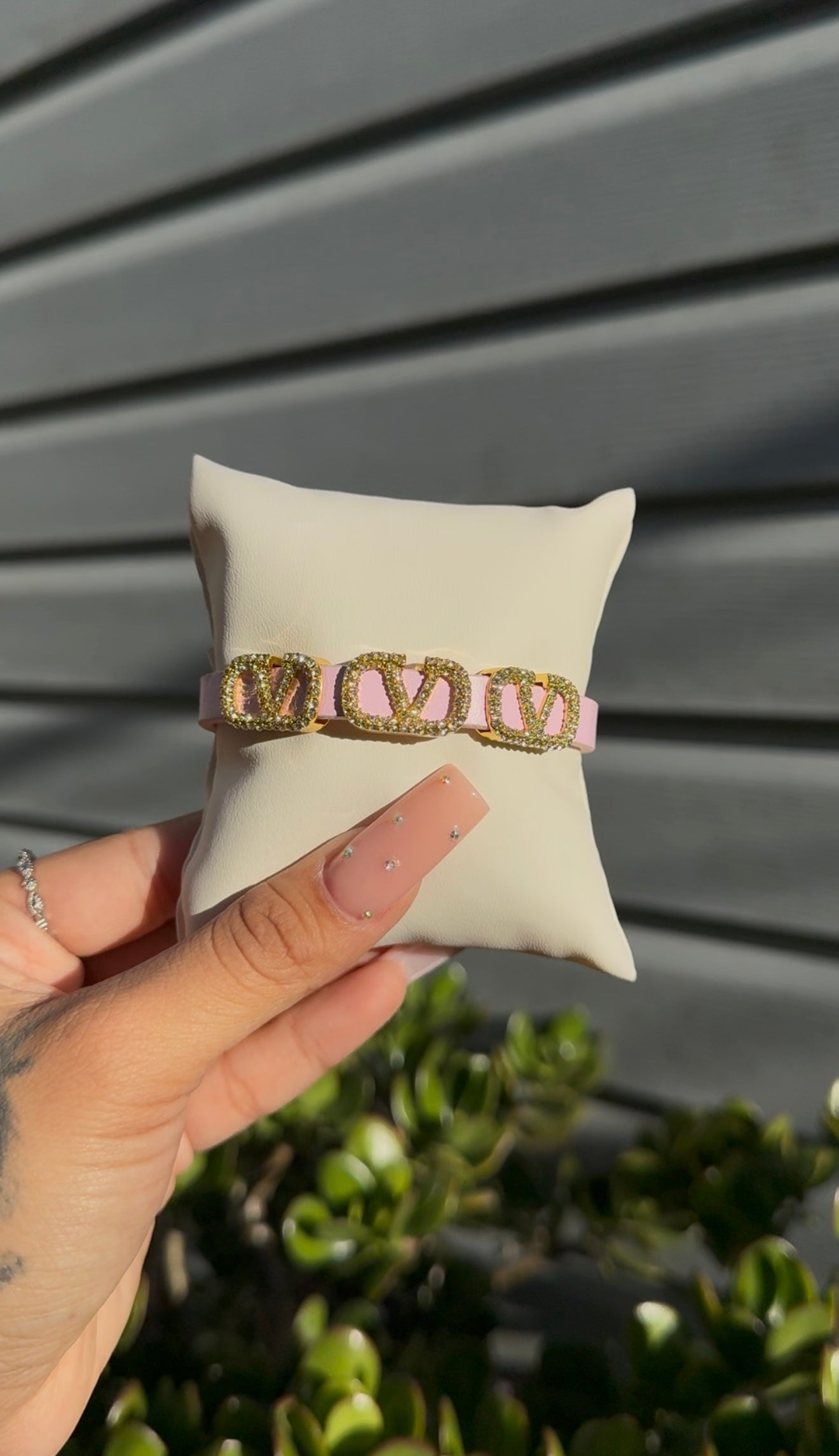 V Bracelet Pink