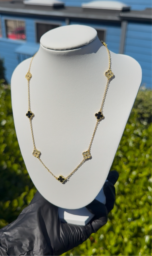 10 Flowers Clover Bling Necklace - Black