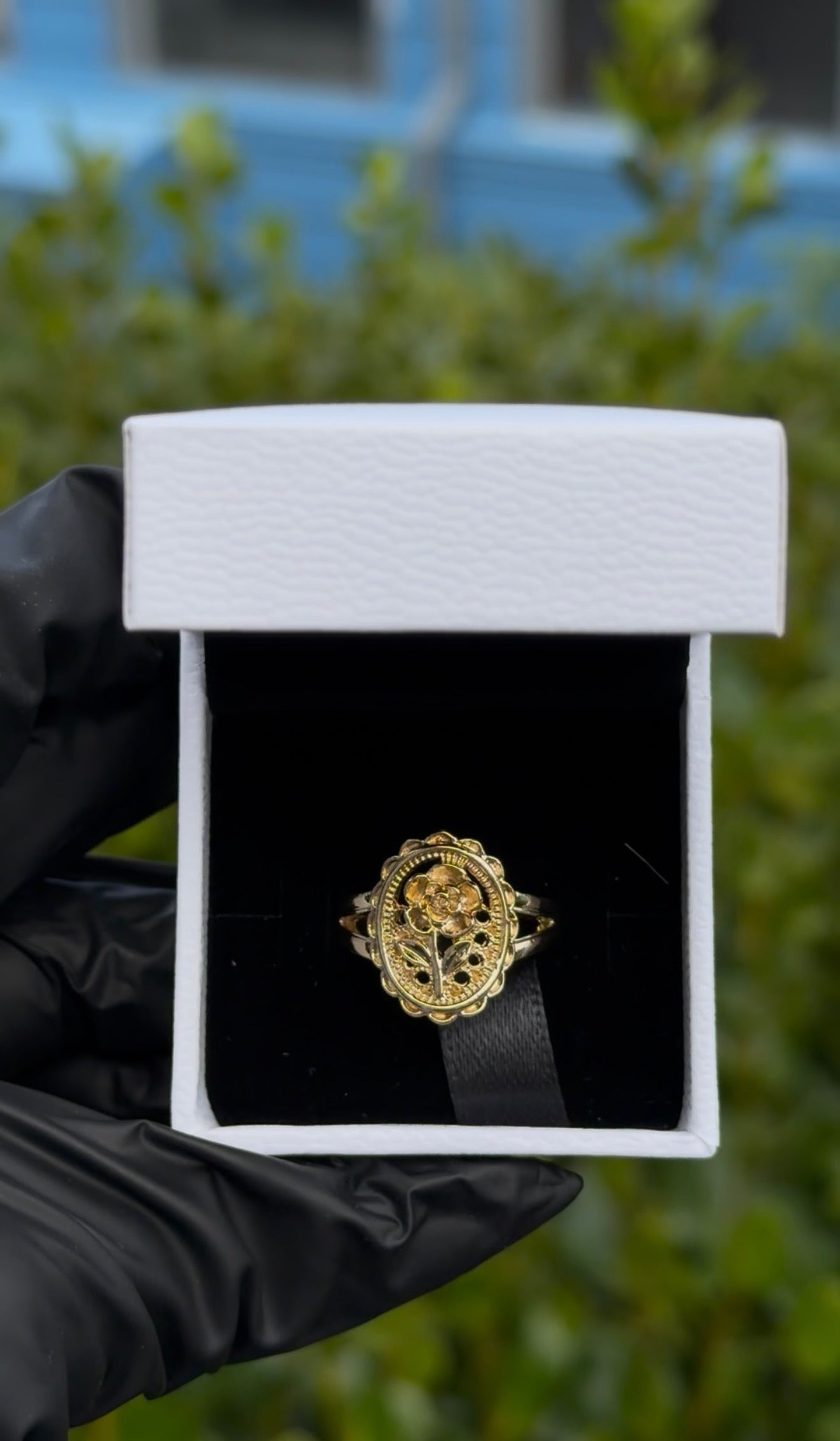 Flor de Oro Ring